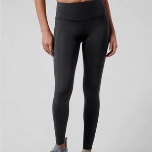 Athleta Ultimate Stash II Tight - Large